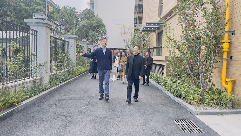【川投盛榉】德阳市副市长徐春龙一行考察川投舒适之家·武侯吉福院 3.jpg