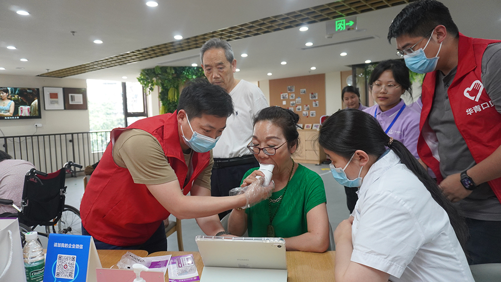 【川投盛榉】与四川口腔医院举行签约授牌仪式暨口腔义诊活动 3.JPG