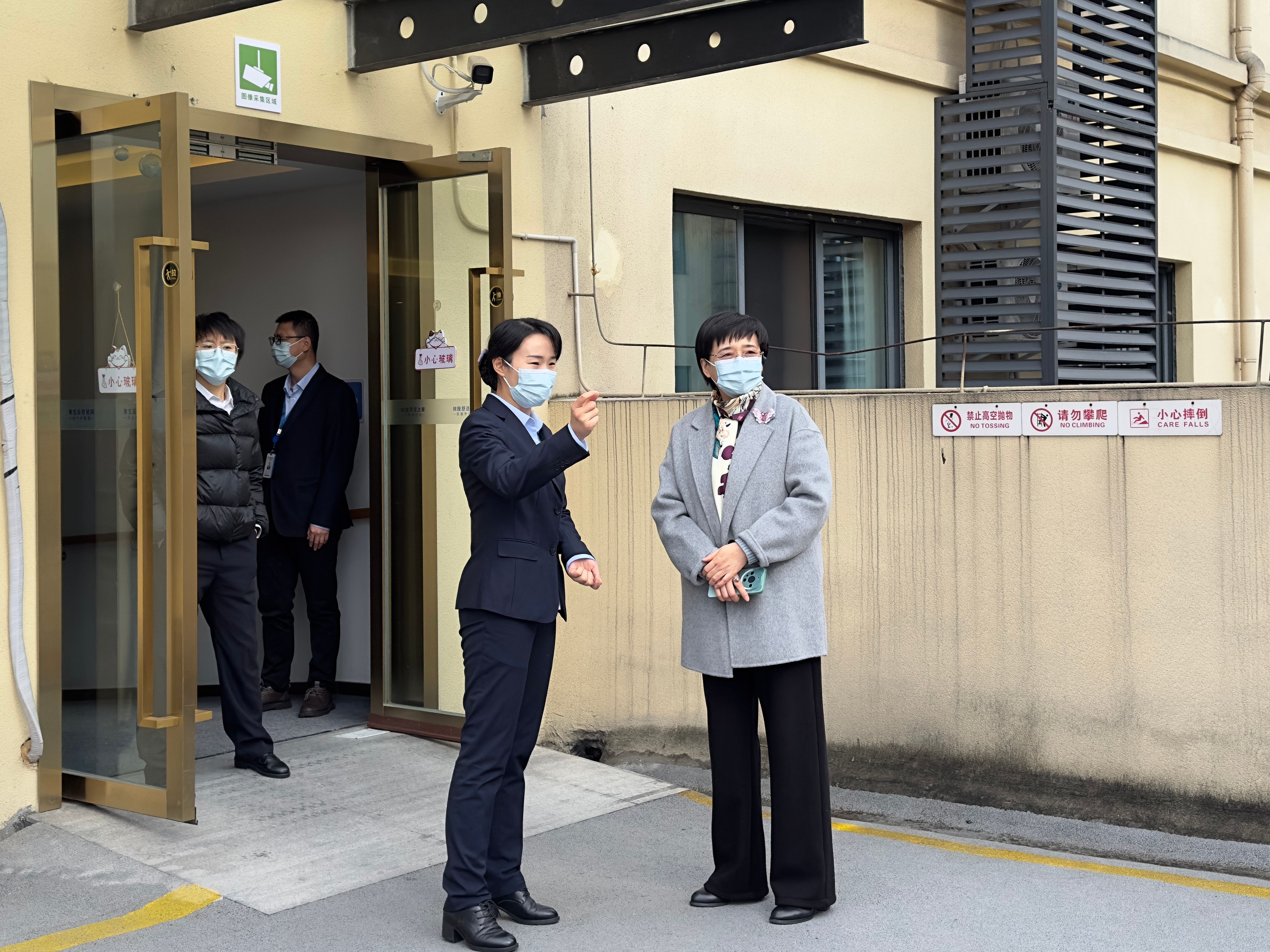 四川省检察院二级高级检察官金雪赴川投舒适之家·颐康养护院开展专项工作调研